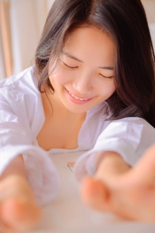 女人两腿张开图片